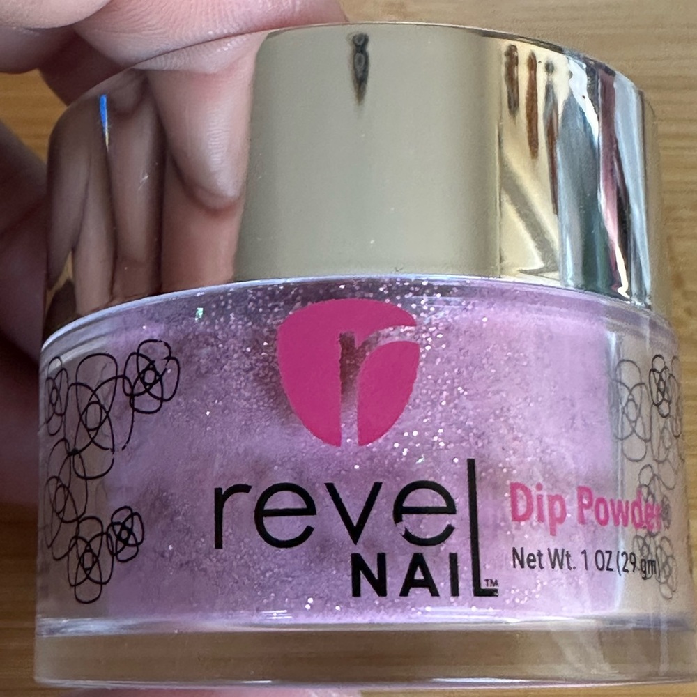 Revel Nail Mystery Box 12519A Loose Cannon
DIP POWDER 1 oz
